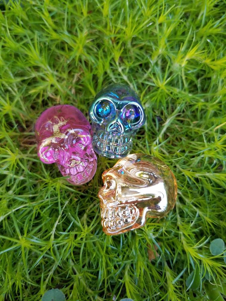 Crystal Skull Carving palm stone, Gothcore Aesthetic Altar Decor, Goth girl crystals, wire wrapping crafts, diy witch jewelry supply