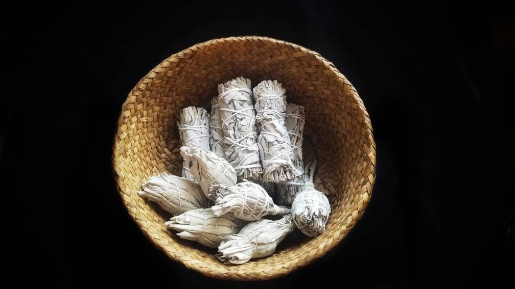 Rue Smudge Wand Smoke Cleanse Ritual House Smudging Cleanse Sage Stick Natural Incense Smudging Dried Herb Bundle Altar Tool