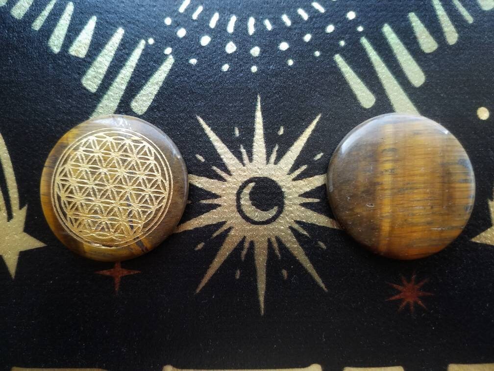 Flower of Life Crystal Carving meditation palm stone, natural stone crystals altar decor, wire wrap craft, diy witch jewelry supply
