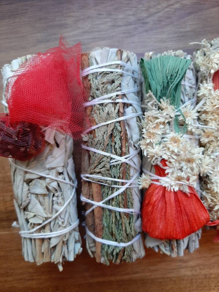 Smudge Bundles Decorated Set of 7 Smoke Cleansing Ritual House Cleanse California White Sage Natural Incense Smudging Dried Yule Altar Tools