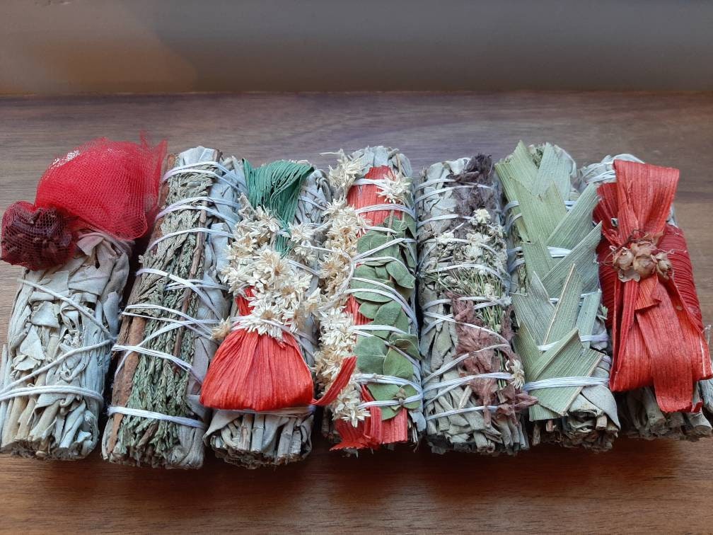 Smudge Bundles Decorated Set of 7 Smoke Cleansing Ritual House Cleanse California White Sage Natural Incense Smudging Dried Yule Altar Tools