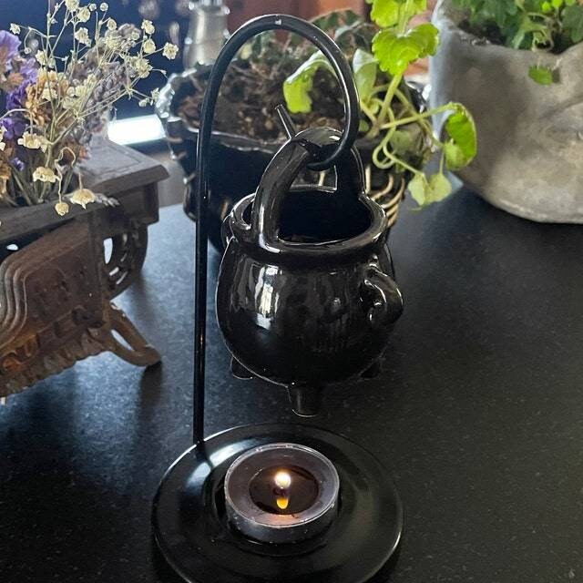 Hanging Cauldron Oil Burner with Stand – Ceramic Wax Melt Warmer & Tea Light Diffuser for Wiccan Altar, Spellwork, and Kitchen Witch Decor