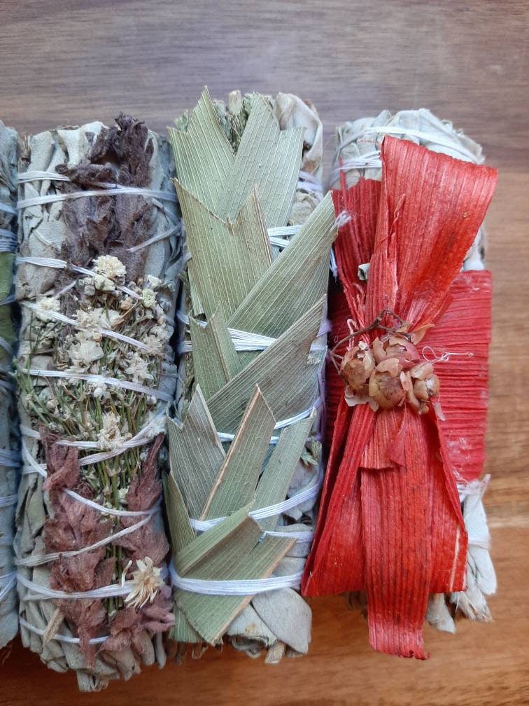 Smudge Bundles Decorated Set of 7 Smoke Cleansing Ritual House Cleanse California White Sage Natural Incense Smudging Dried Yule Altar Tools