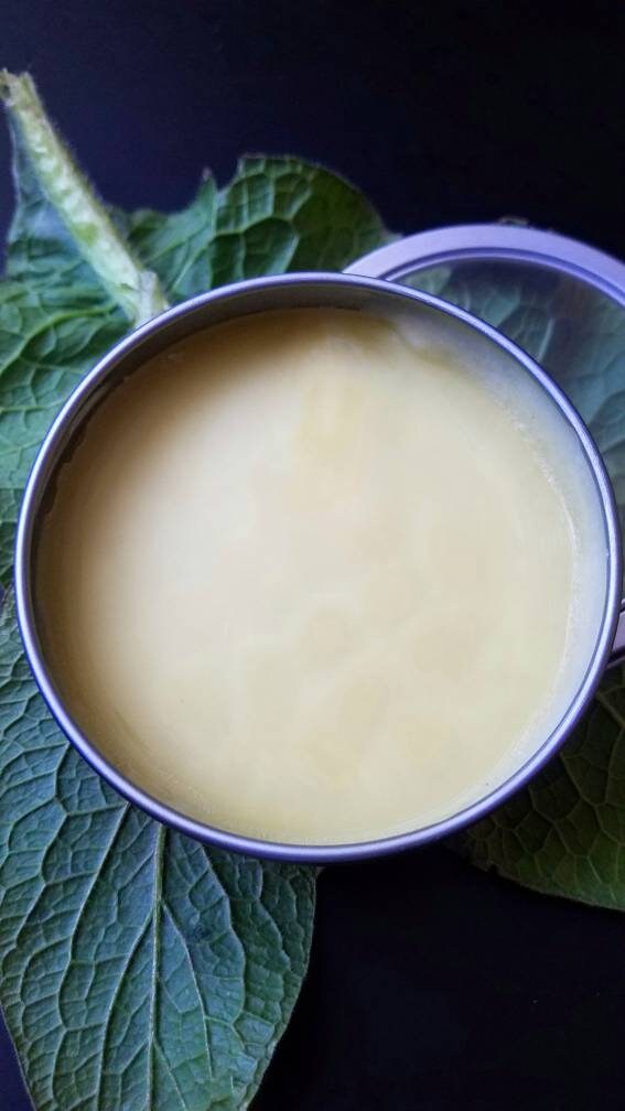 Simply Comfrey Salve, Organic Herbal Balm for Dry Skin, Unscented Botanical Natural Skin Moisturizer for Overworked Areas