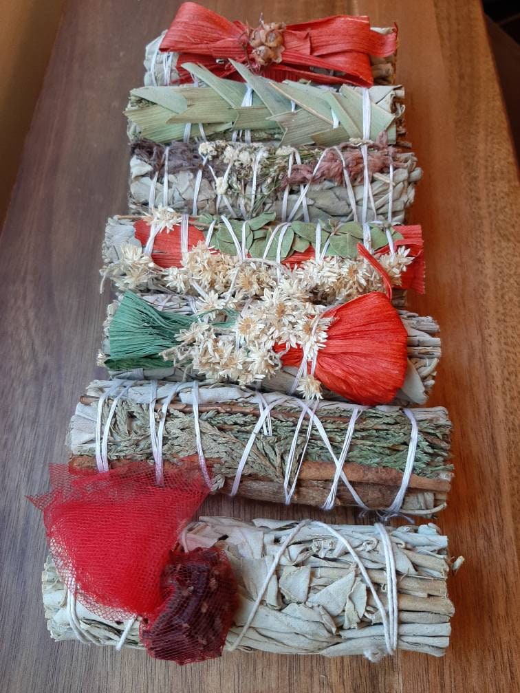 Smudge Bundles Decorated Set of 7 Smoke Cleansing Ritual House Cleanse California White Sage Natural Incense Smudging Dried Yule Altar Tools