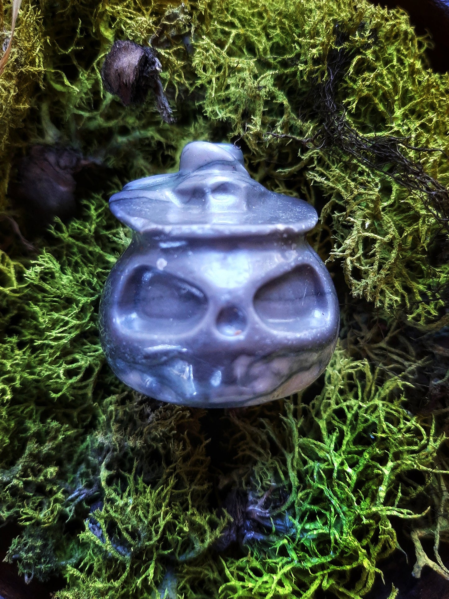 Witch Hat Pumpkin Crystal Carving Jack O'Lantern Spooky Aesthetic Decor, gothcore crystals, wire wrap craft, witch hat jewelry supply