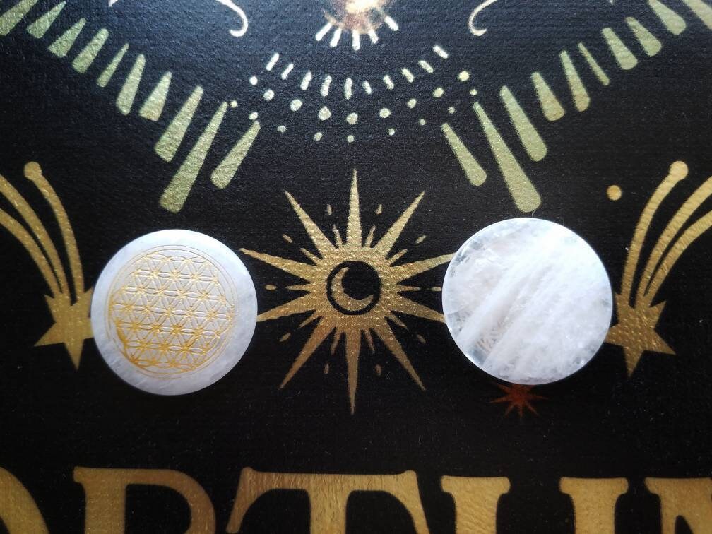 Flower of Life Crystal Carving meditation palm stone, natural stone crystals altar decor, wire wrap craft, diy witch jewelry supply