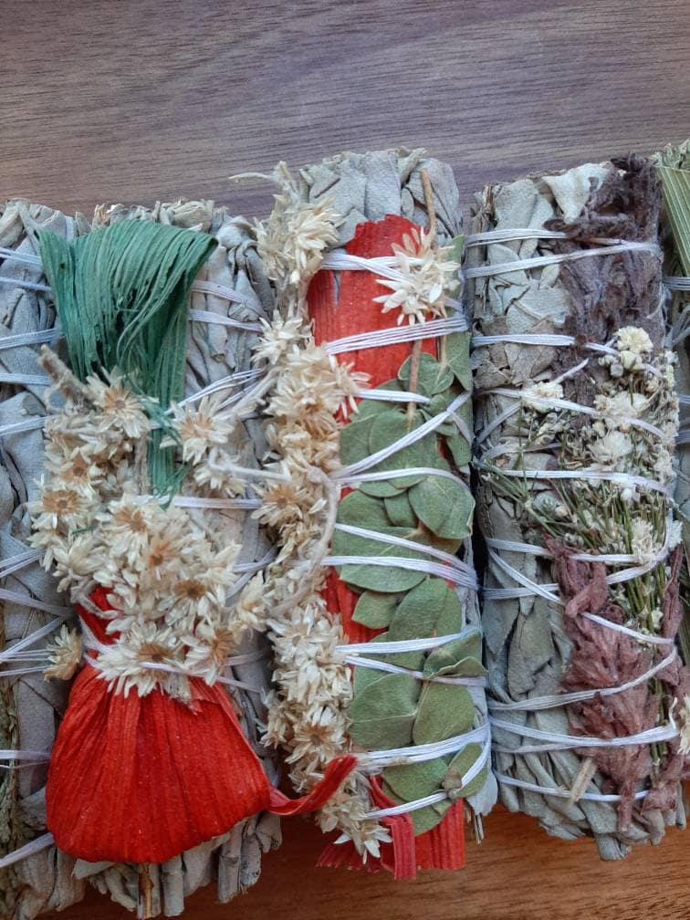 Smudge Bundles Decorated Set of 7 Smoke Cleansing Ritual House Cleanse California White Sage Natural Incense Smudging Dried Yule Altar Tools