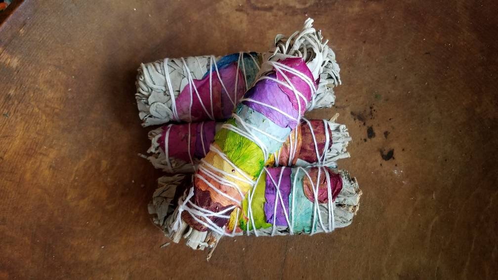Chakra Smudge Wand White Sage Smoke Cleansing Ritual House Smudging Cleanse California White Sage Natural Incense Smudging Herbal Altar Tool