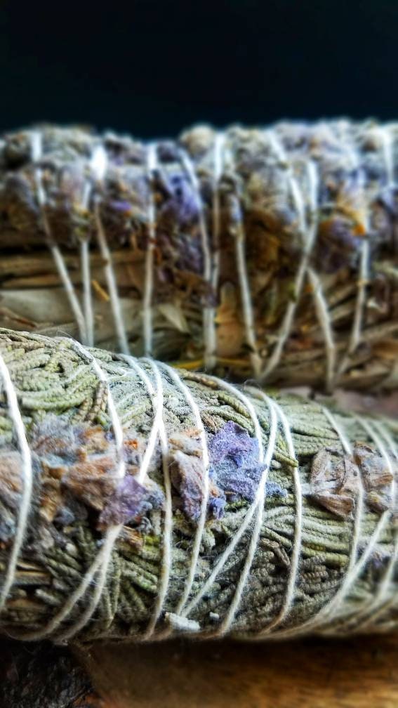 Lavender Smudge Wands California White Sage Smoke Cleansing Ritual House Smudging Sage Sticks Natural Incense Dried Herb Bundles Altar Tools